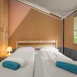 Easyatent Valkanela ホリデーパーク 4*