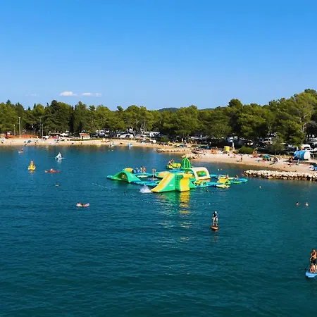 Easyatent Valkanela База отдыха 4*