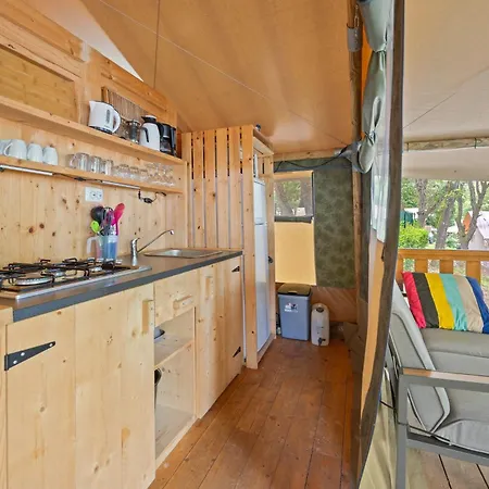 Easyatent Valkanela Holiday park