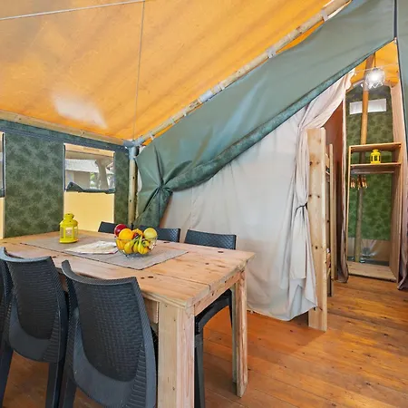 Easyatent Valkanela Holiday park 4*