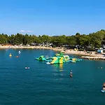 Easyatent Valkanela Park za odmor 4*
