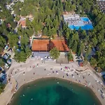 Easyatent Valkanela Park za odmor 4*