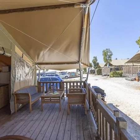 Easyatent Valkanela Prázdninový areál 4*