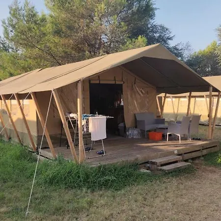 Easyatent Valkanela Prázdninový areál