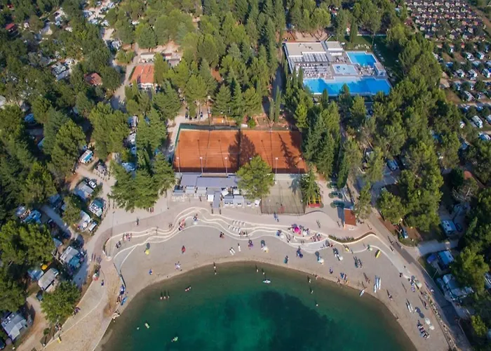 Easyatent Valkanela Üdülőpark 4*